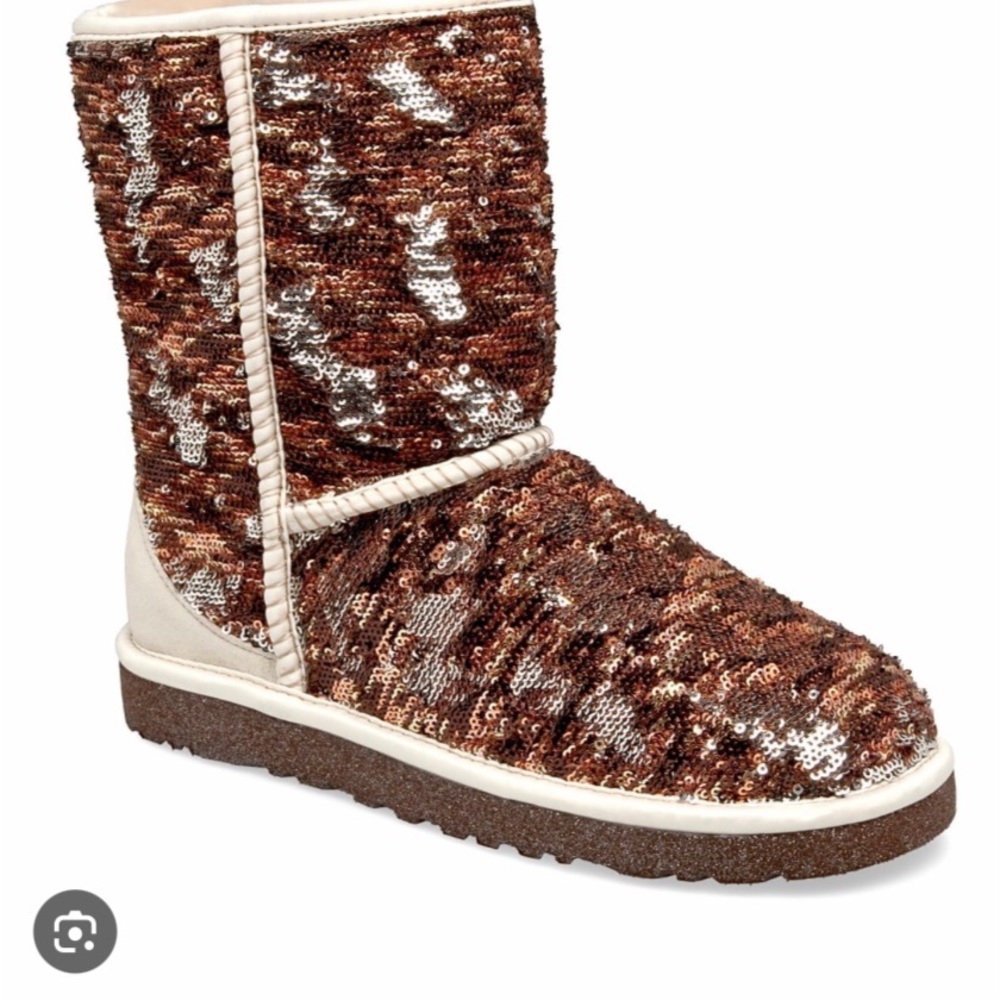 Ugg Champagne Sparkle Short Classics Size 9